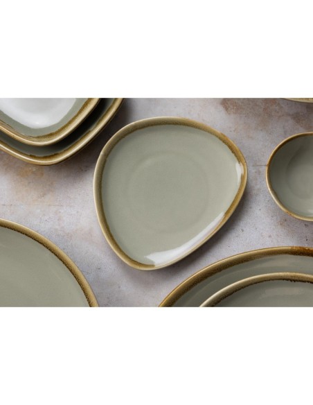 Assiettes triangulaires Olympia Kiln mousse 230 mm - lot de 6