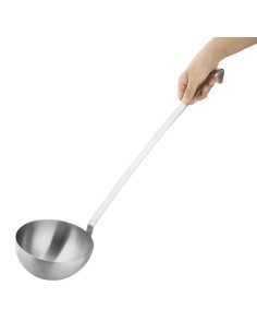 Louche Vogue 750 ml en inox - Contrôle précis des portions 2