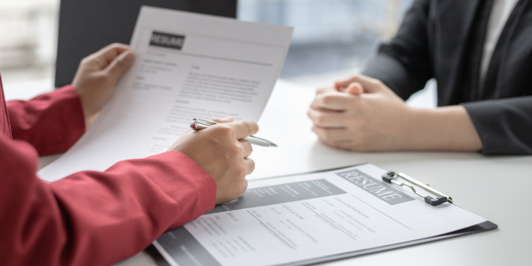 Recrutement saisonnier CHR 2026 : recruter vite, bien et légalement